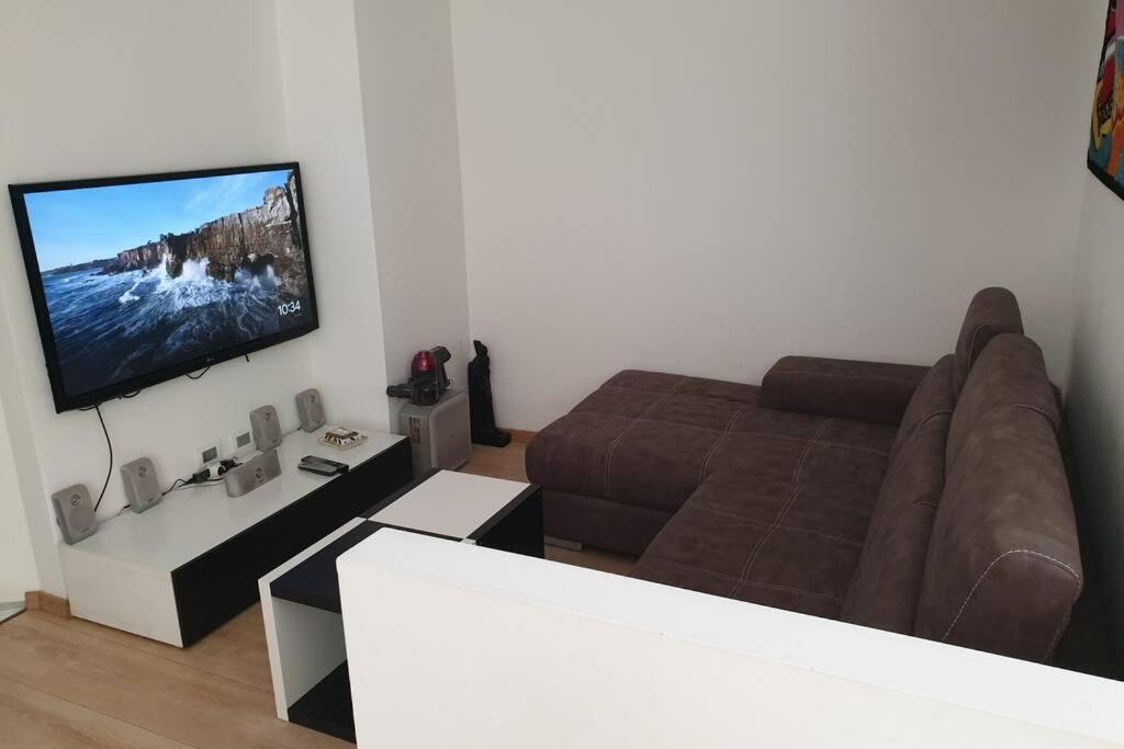 Your Lovely Home, Porta Venezia-1 Queen Bed, 3 Single Beds, 1 Sofa Bed- Milan Luaran gambar